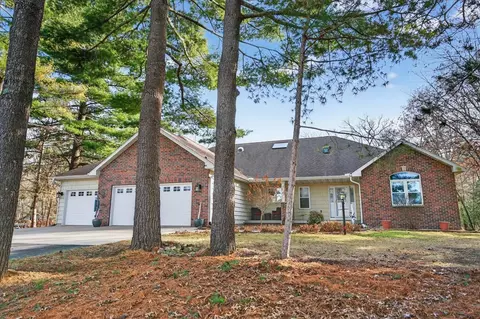 n806 Club Circle Drive, Prairie Du Sac, WI 53578