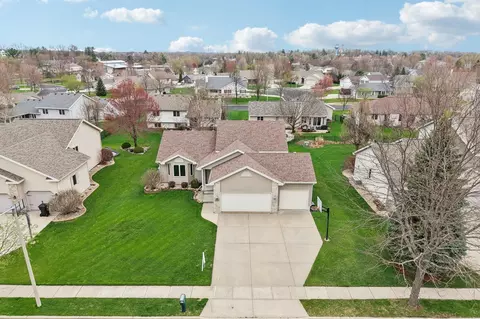316 Burl Oak Dr, Deforest, WI 53532