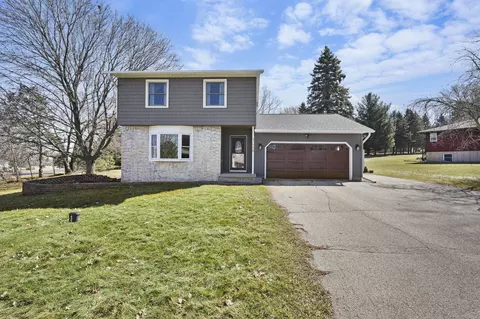 6788 Prairie View Dr, Sun Prairie, WI 53590