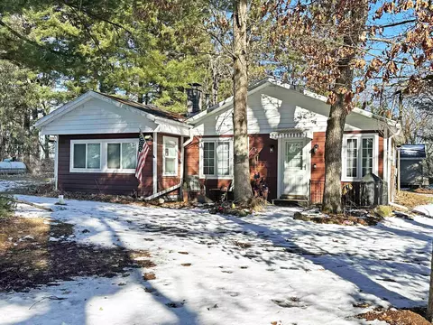 313 N Shore Dr, Oxford, WI 53952