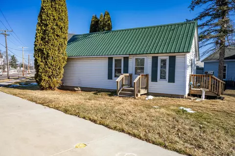 702 Academy St, Elroy, WI 53929