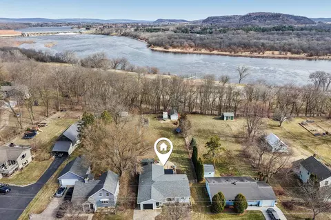 946 Water St, Prairie Du Sac, WI 53578
