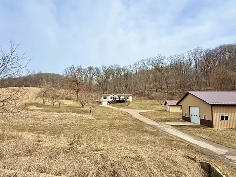27325 Munz Dr, Lone Rock, WI 53556