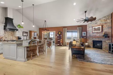 1317 Brunette Downs Dr, Madison, WI 53718