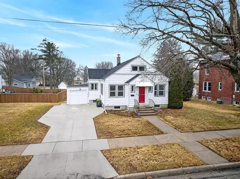 2215 15th St, Monroe, WI 53566