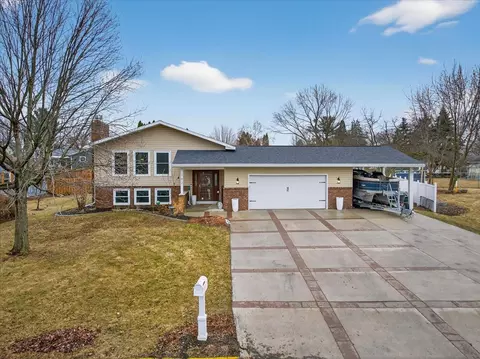 102 Kensington Ln, Waunakee, WI 53597