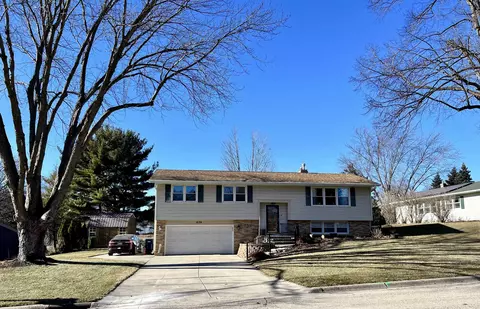 639 Sussex Dr, Janesville, WI 53546