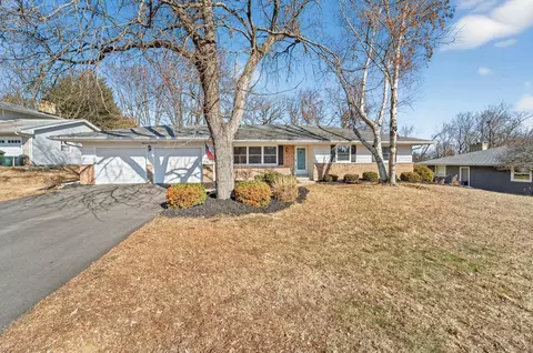 5736 Pembroke Dr, Fitchburg, WI 53711