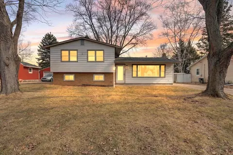 2433 Butlin Dr, Beloit, WI 53511