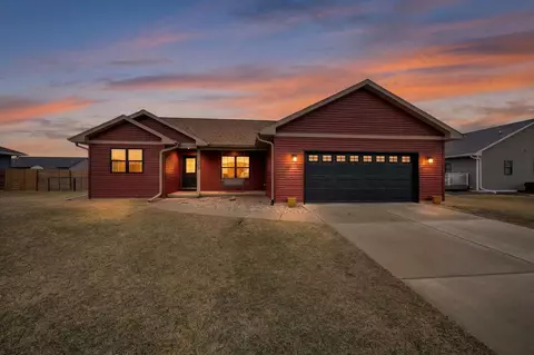 376 S 7th St, Evansville, WI 53536