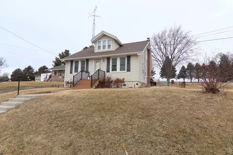 134 Tennyson St, Potosi, WI 53820
