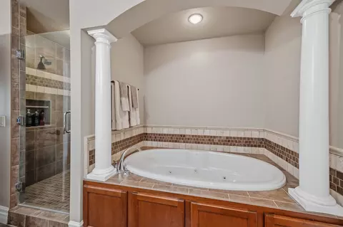 Bath - 852 Augusta Dr, Oregon, WI 53575 photo 5 of 8