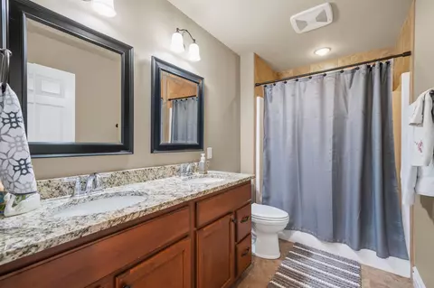 Bath - 852 Augusta Dr, Oregon, WI 53575 photo 2 of 8