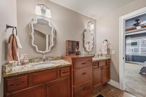 Bath - 852 Augusta Dr, Oregon, WI 53575 photo 4 of 8
