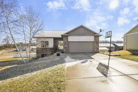 1215 Springbrook Dr, Baraboo, WI 53913