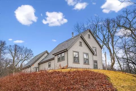 4865 Scherbel Rd, Black Earth, WI 53515