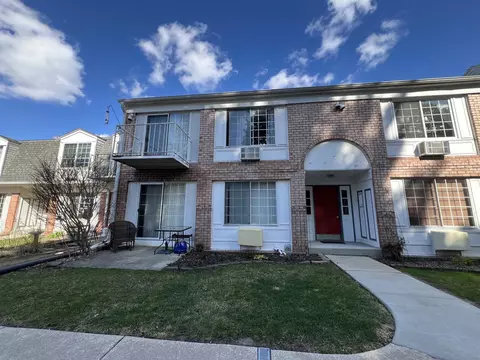 2142 Allen Blvd #4, Middleton, WI 53562