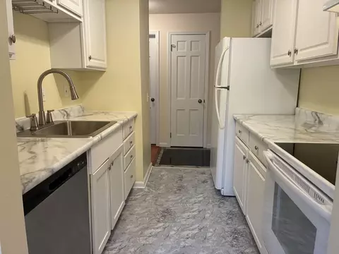2142 Allen Blvd #4, Middleton, WI 53562