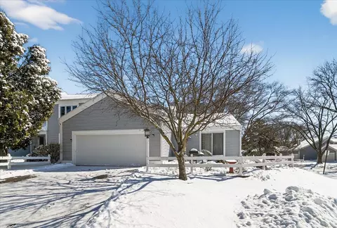61 Oak Creek Trl, Madison, WI 53717