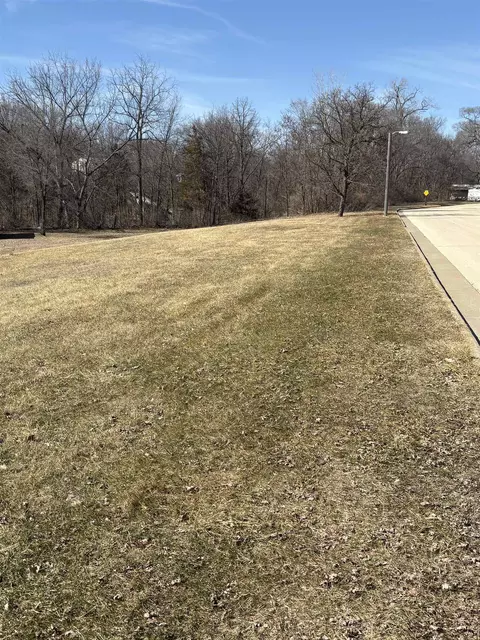 253 3rd St, Benton, WI 53803