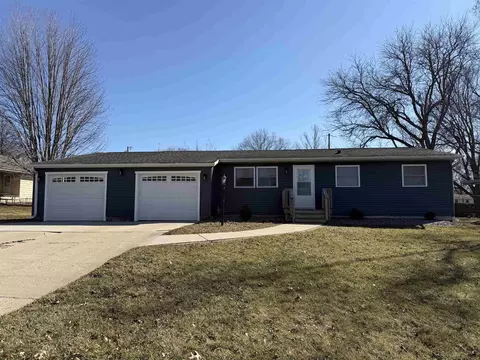 1915 Cedar Pointe Dr, Janesville, WI 53546