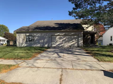 903 Clarmar Dr, Sun Prairie, WI 53590