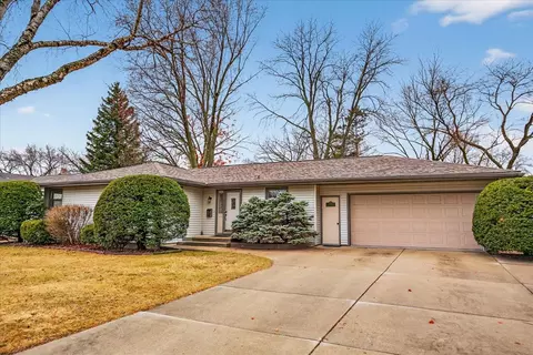 2306 Woodcrest Dr, Portage, WI 53901