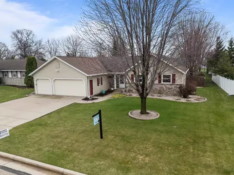 2003 Deer Haven Dr, Menasha, WI 54952