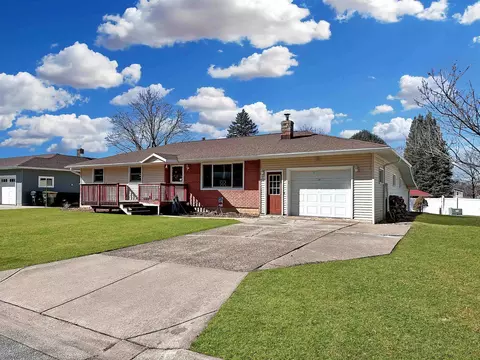 137 Pedretti Pkwy, Prairie Du Chien, WI 53821