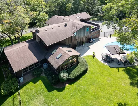 2329 Summit Dr, Janesville, WI 53548