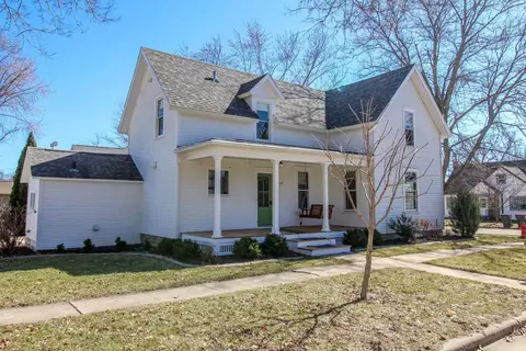 109 S High St, Cambridge, WI 53523