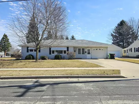 631 Maxon St, Waupun, WI 53963