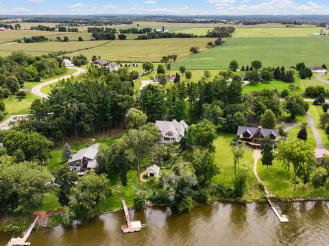 8523 N Stone Farm Rd, Edgerton, WI 53534