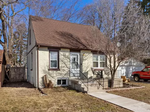 2114 Schetter Ave, Sheboygan, WI 53083