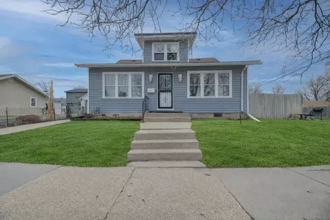 747 Thomas St, Janesville, WI 53545