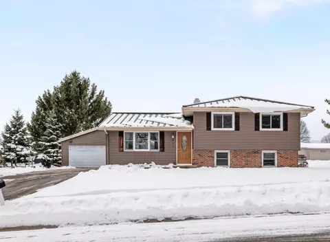 609 Melanie Ln, Ripon, WI 54971