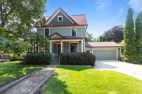 607 Mill St, Green Lake, WI 54941