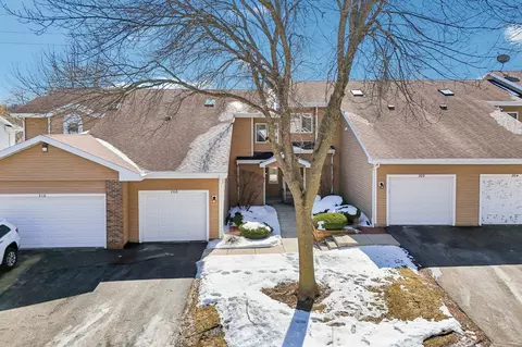 208 Creek Edge Ct, Waunakee, WI 53597