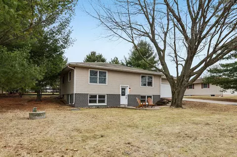 1686 Sand Hill Rd, Oregon, WI 53575