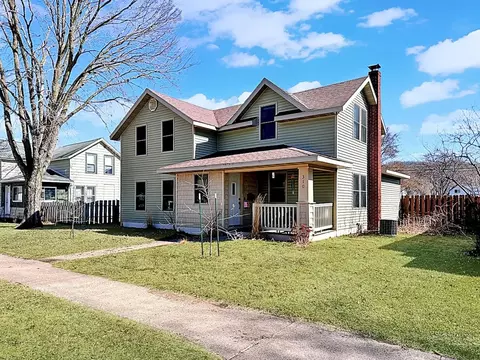 310 N Wacouta Ave, Prairie Du Chien, WI 53821