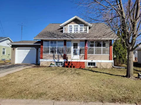 935 W Cherry St, Lancaster, WI 53813