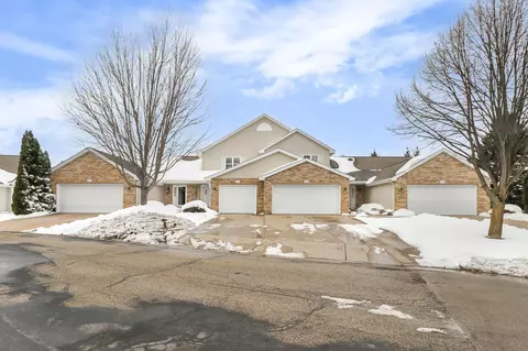 1084 Stonewood Xing, Sun Prairie, WI 53590