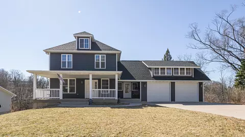 1175 Sunset Dr, Platteville, WI 53818