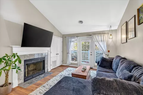 926 Harbor House Dr #7, Madison, WI 53719