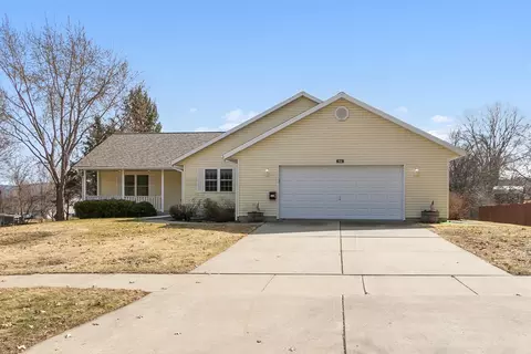908 Surrey Ln, Baraboo, WI 53913