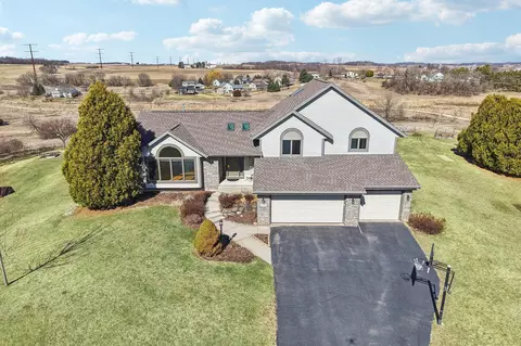8580 Stonebrook Cir, Middleton, WI 53562