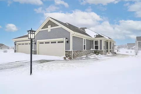 1455 Sandhill Ln #2402, Mukwonago, WI 53149