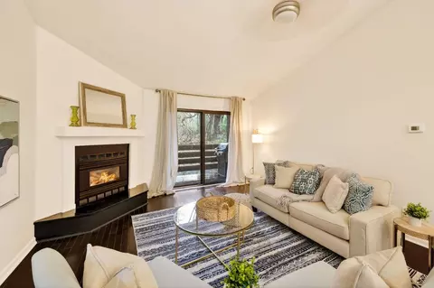 39 Hickory Hollow Dr, Madison, WI 53705