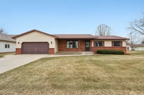 310 Kay Dr, Waunakee, WI 53597
