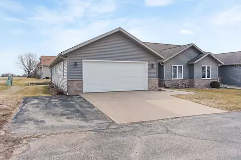 126 Jennifer Cir, Mount Horeb, WI 53572